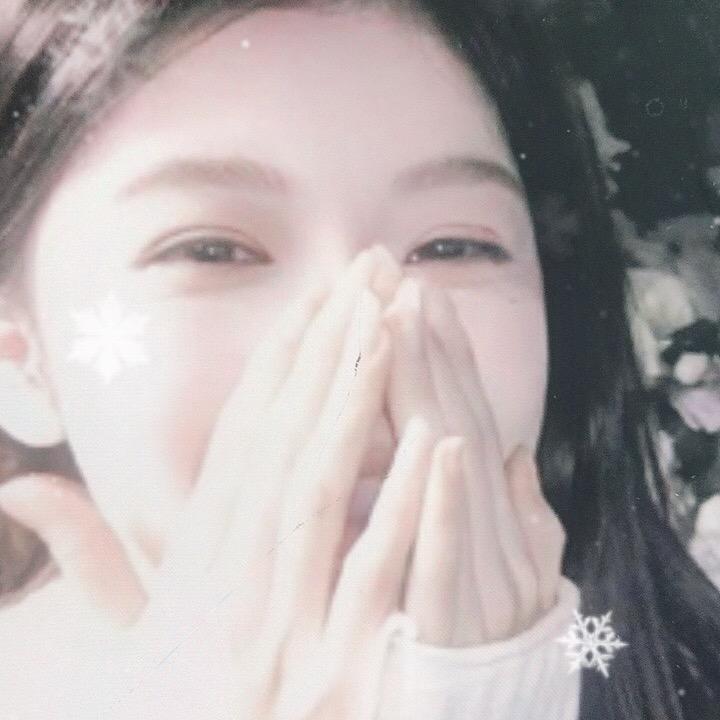 爱化妆的甜甜