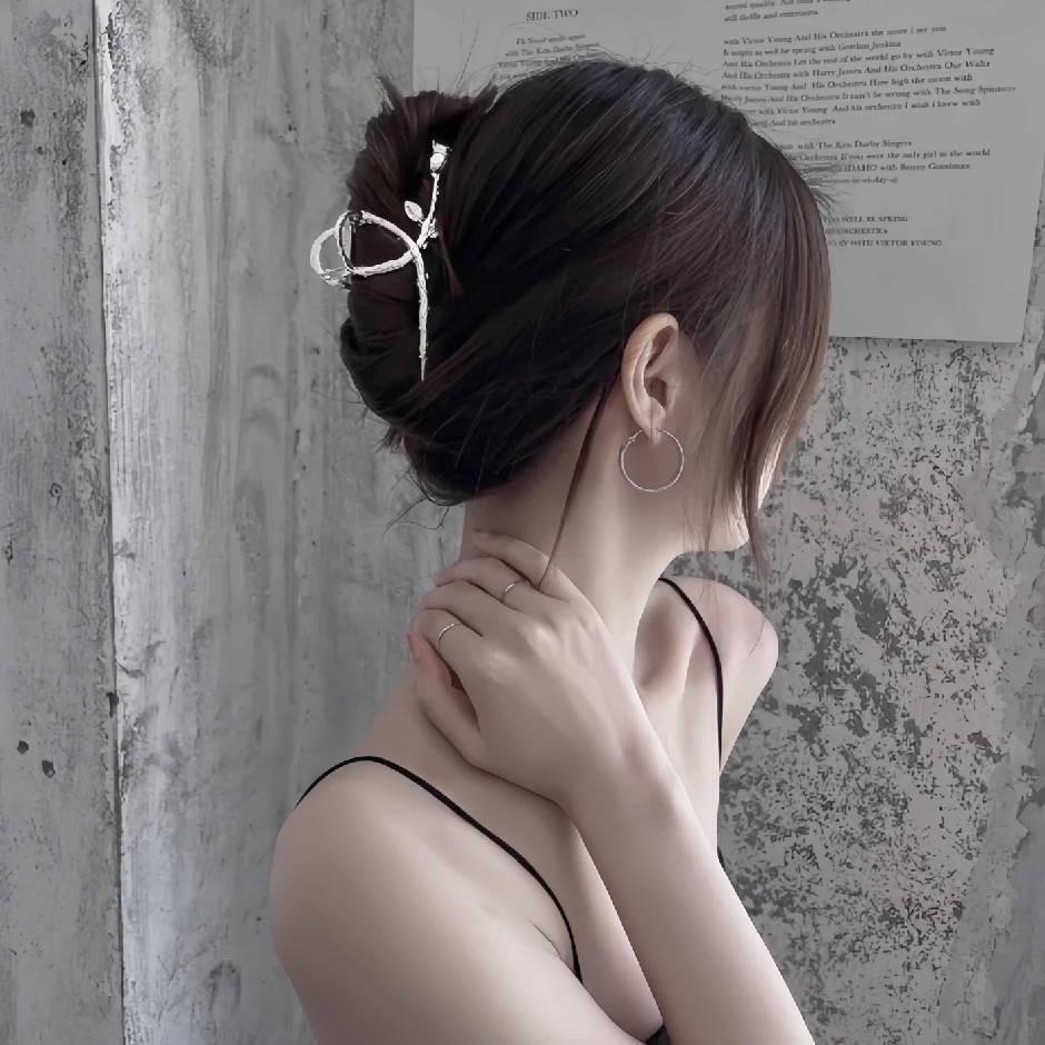 凯旋门摘草莓的海蛇