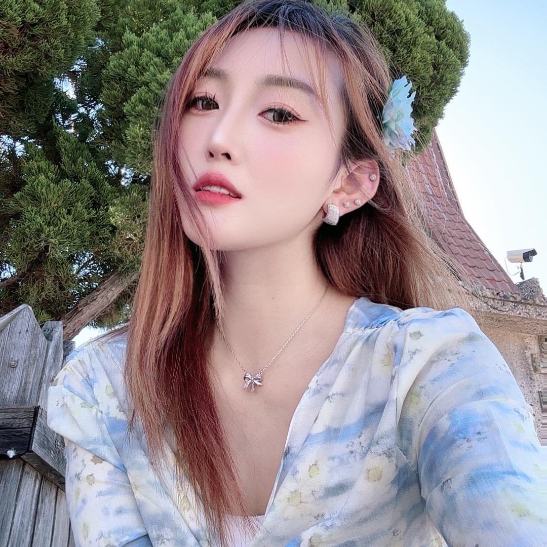 周 •筱•冉吖