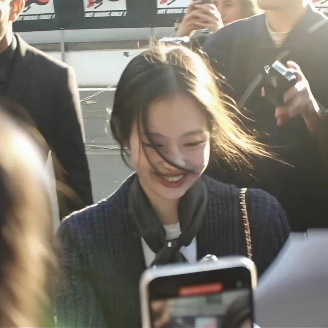 Hello 77-（疯狂搓美甲ing）