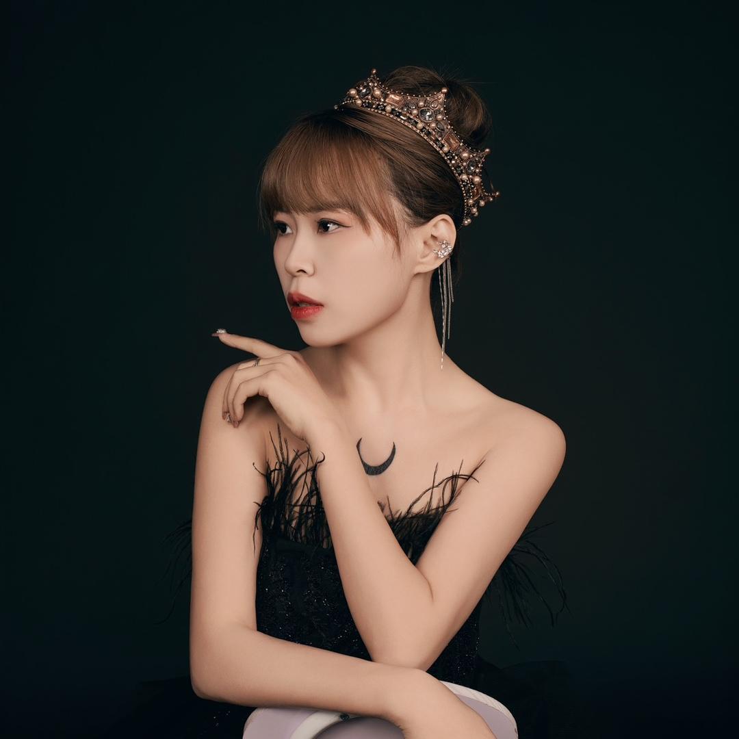东至女王👑