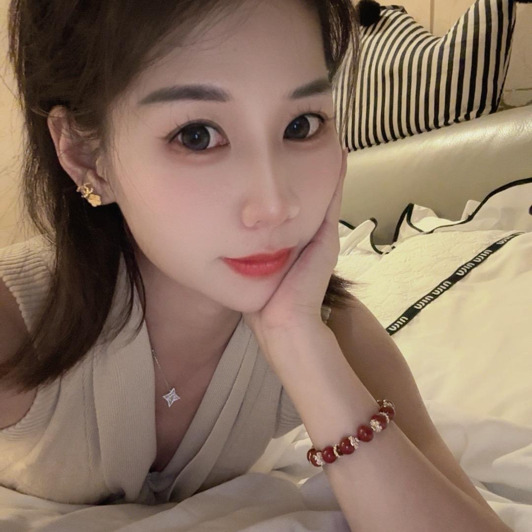 Meet. 桉花