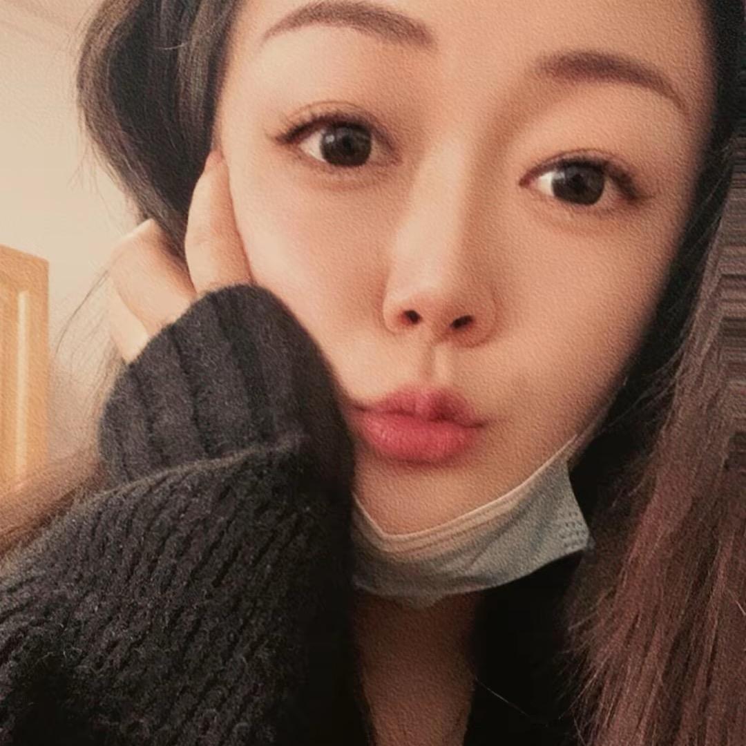 猛踹大白痴的腿