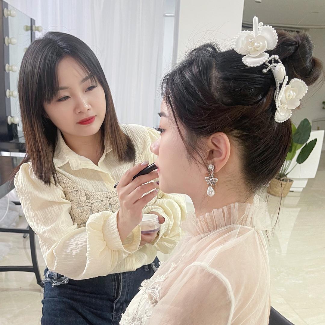 壹家美发美甲造型