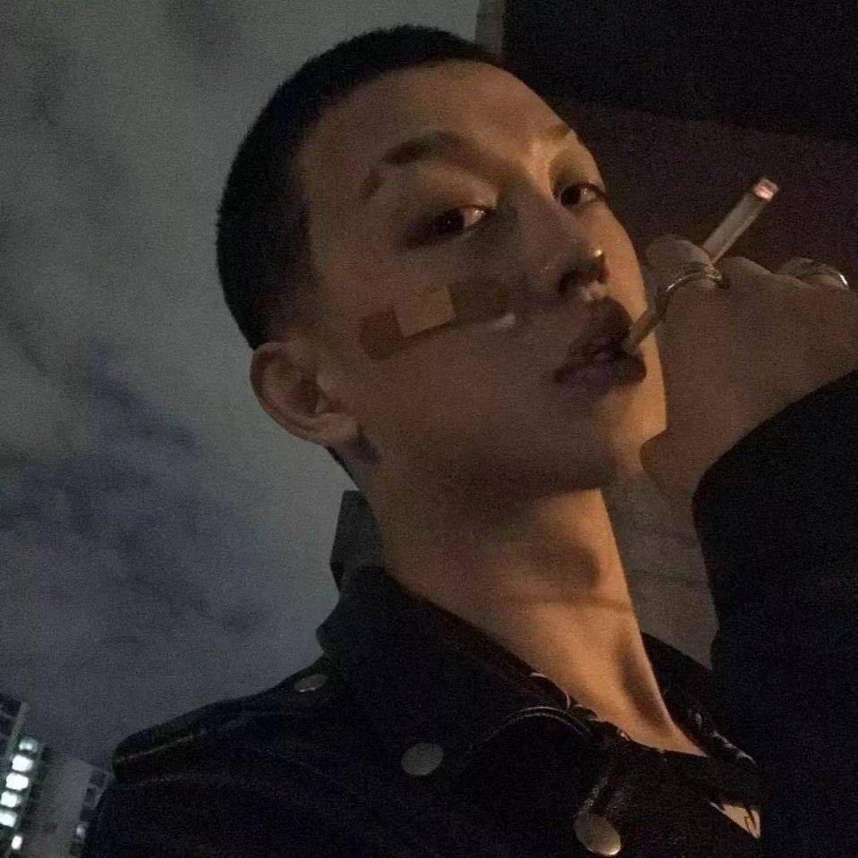 李万千