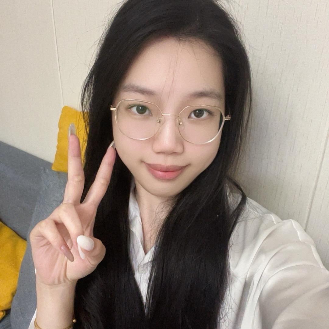 周周.