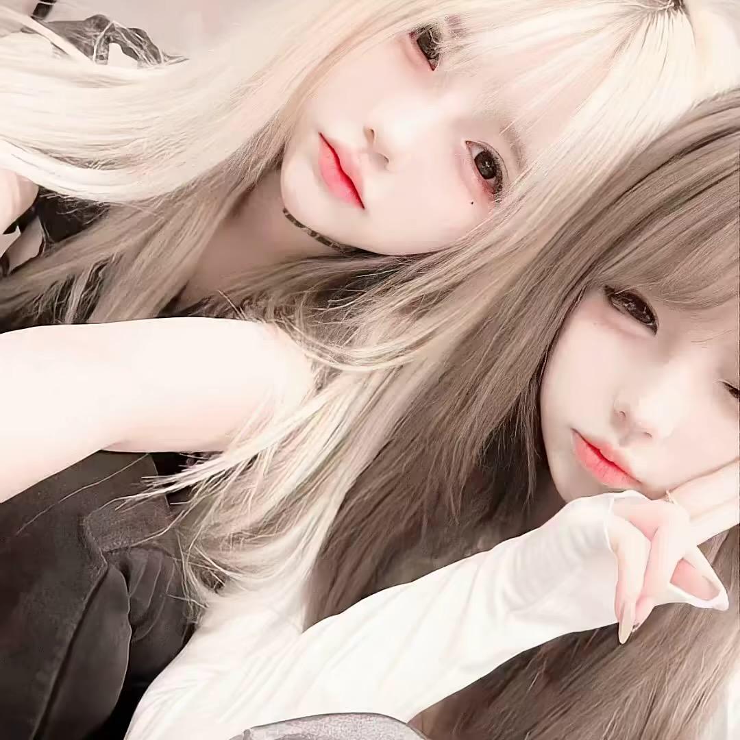 ，