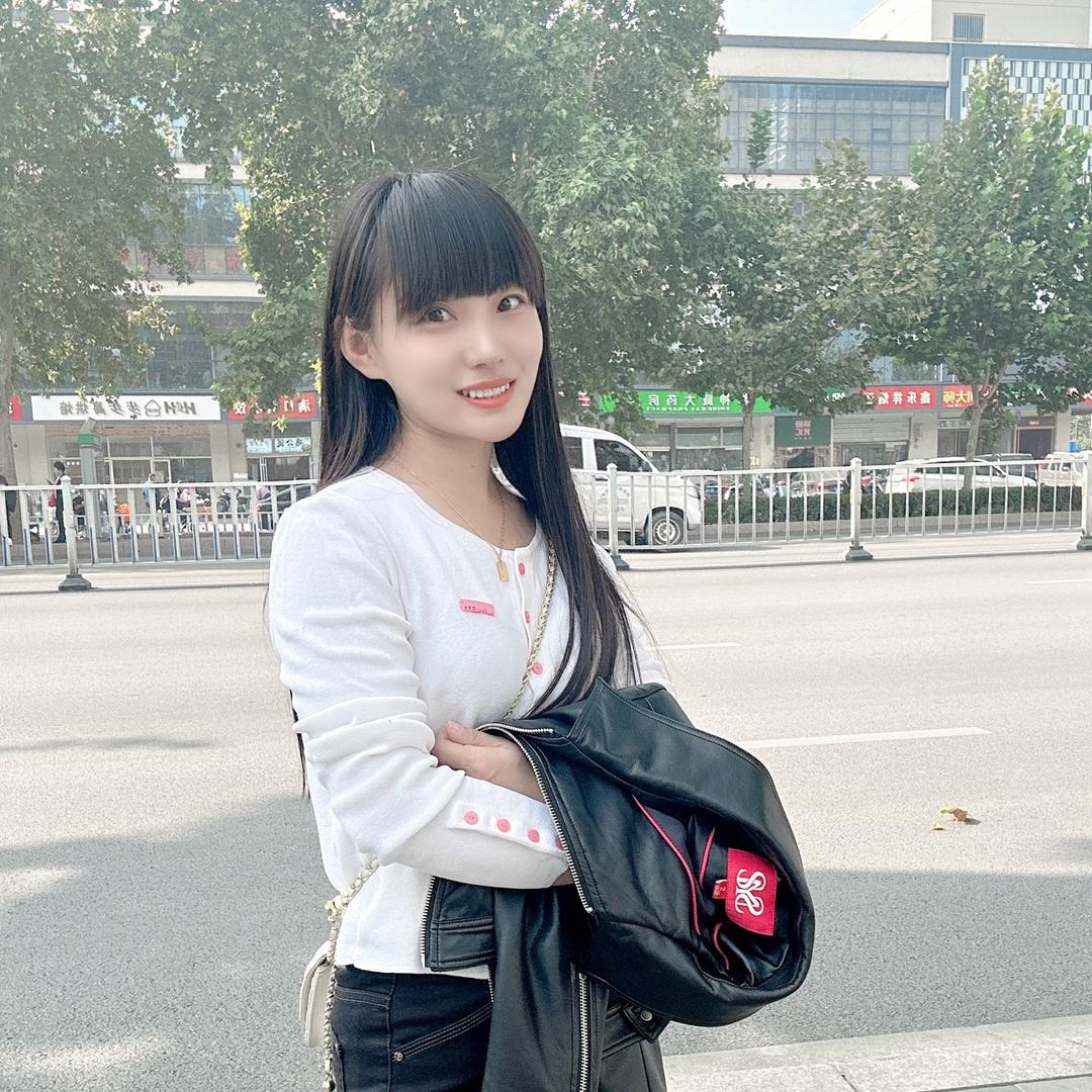 萌萌笑灼如花。