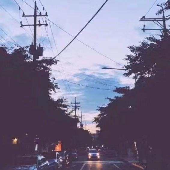 摔倒爬起来再哭