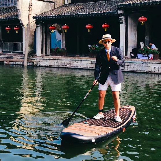桨板上的杨总