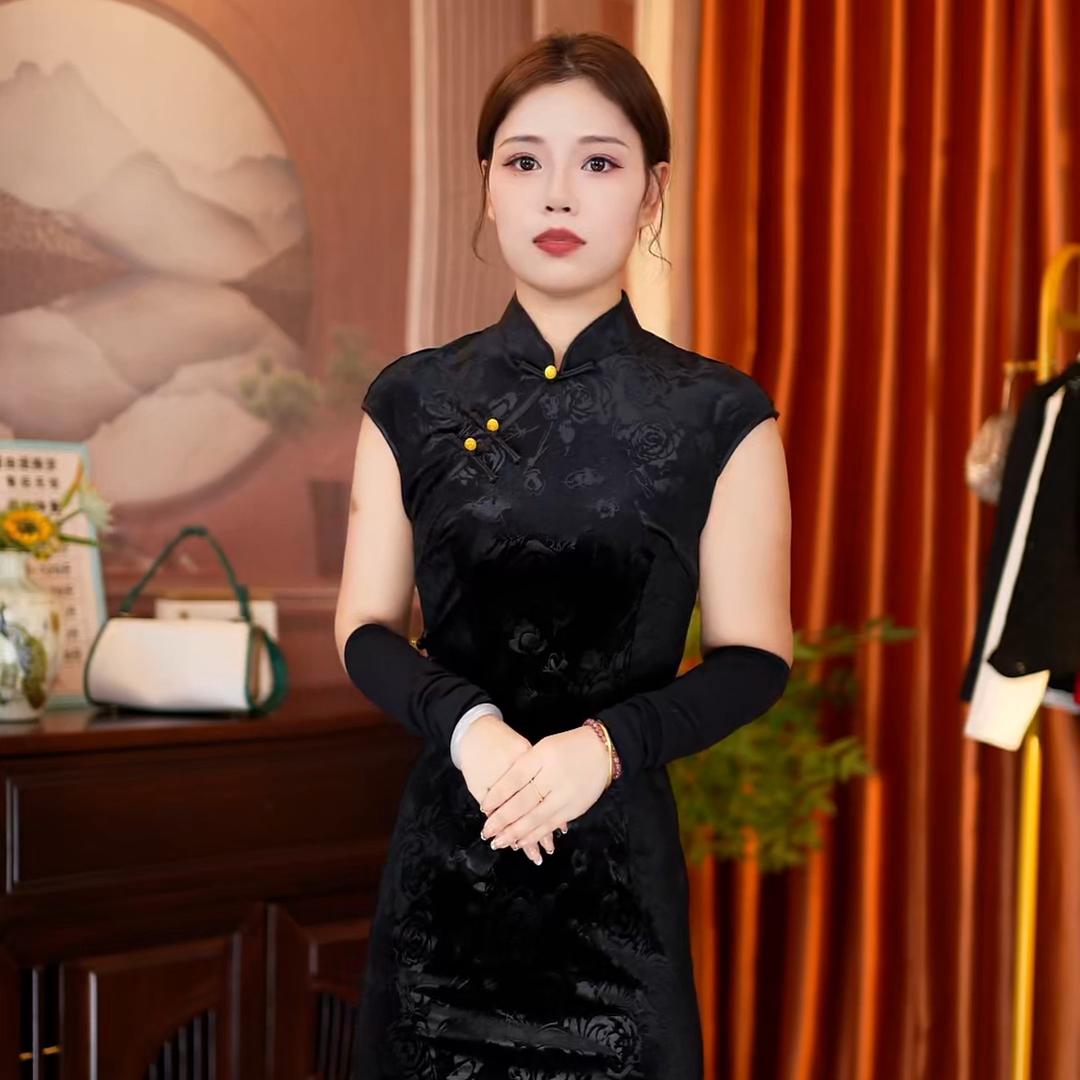 云裳雅韵旗袍.