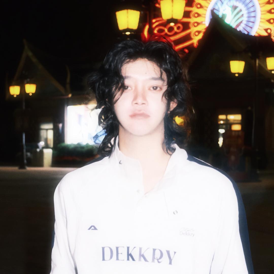 憋笑的男人