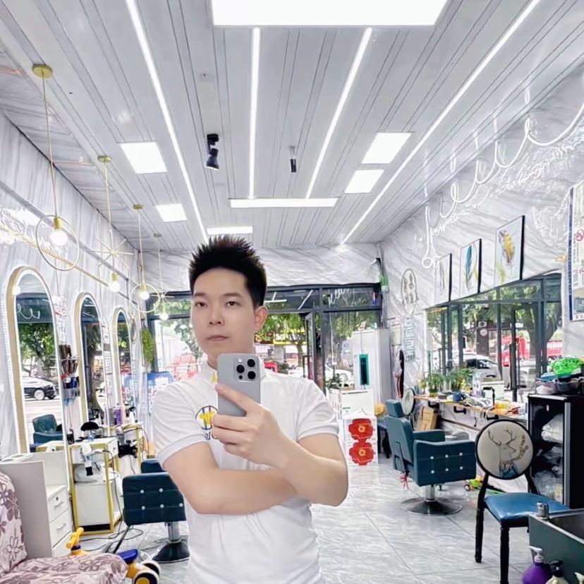 名秀 美发沙龙 店长