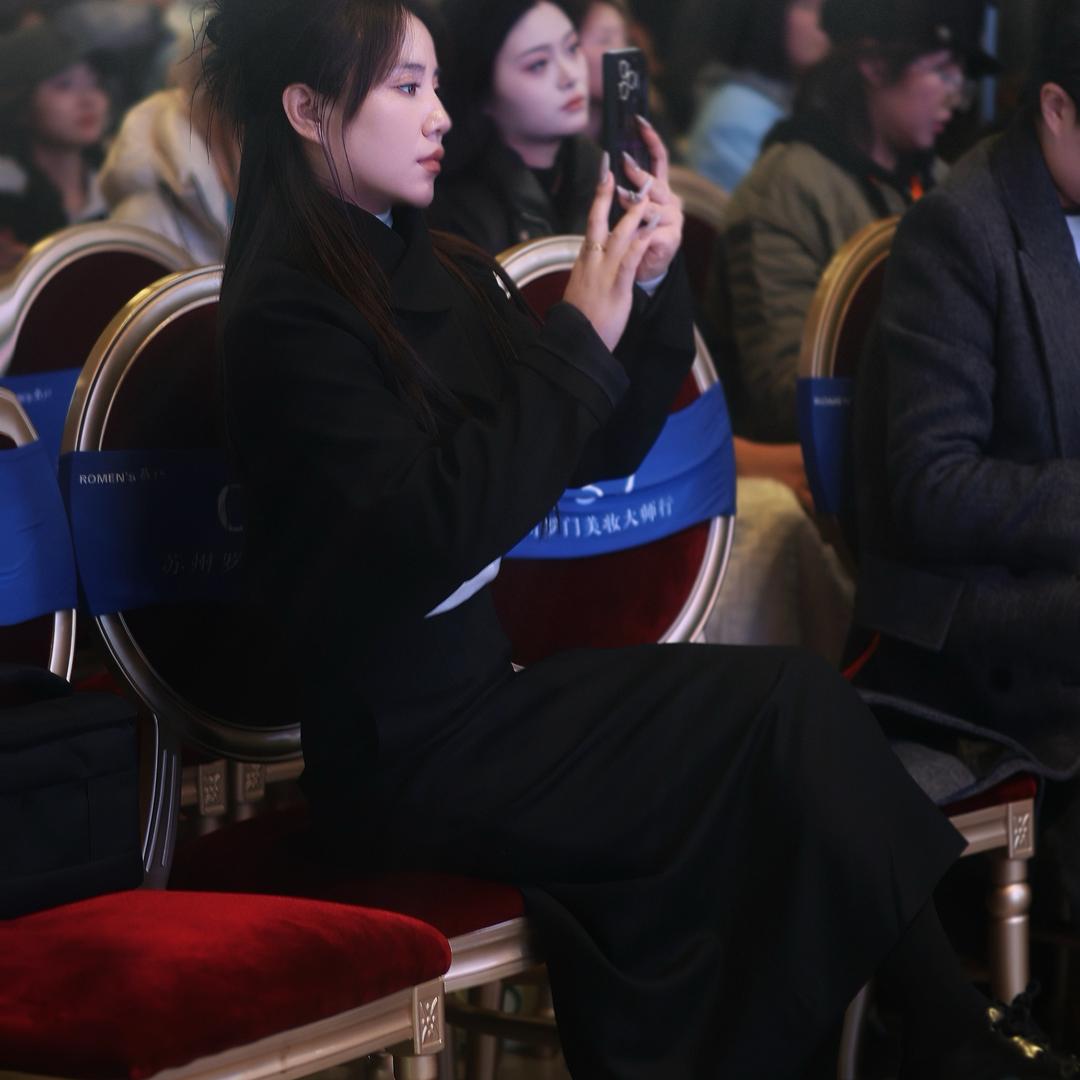 在达旗开婚纱店的娟子