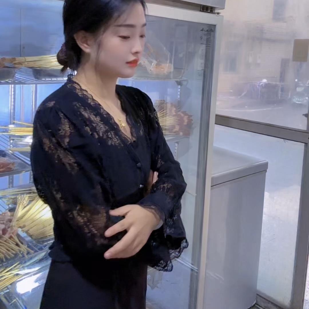 小啊艳。