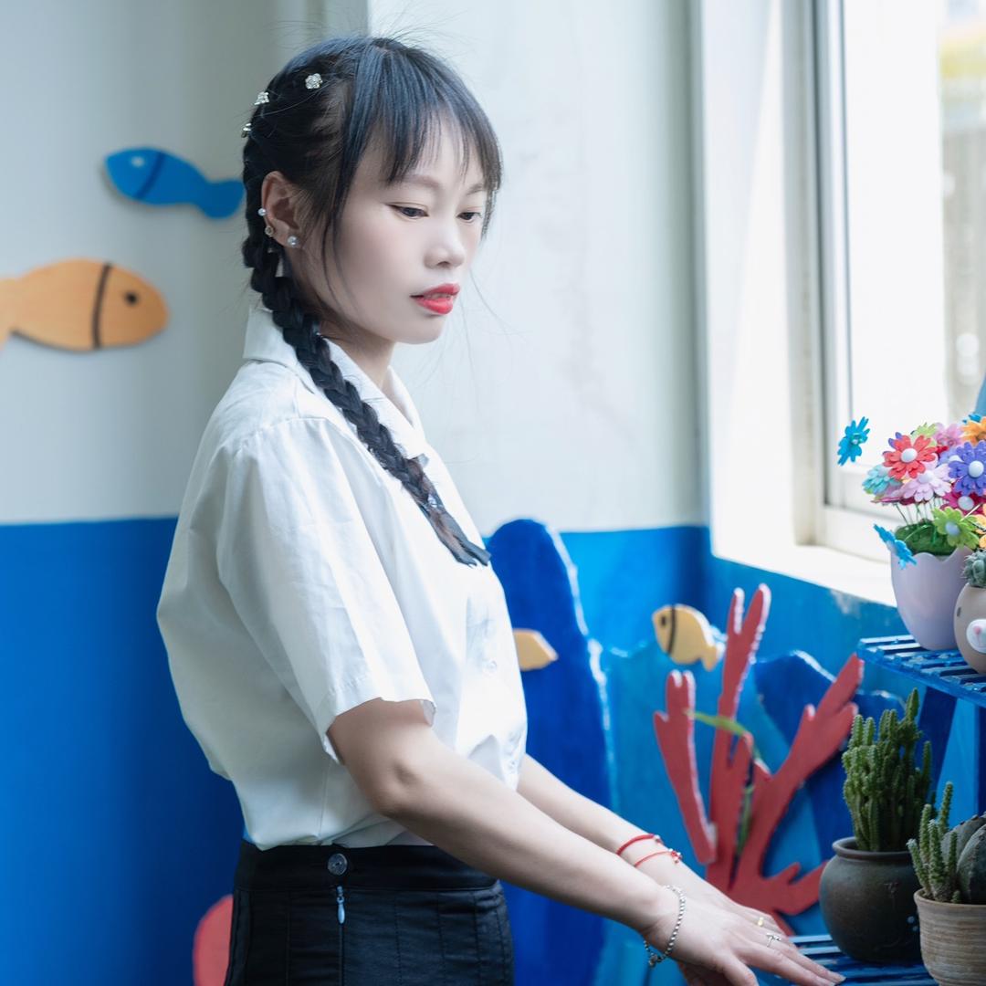 芳芳老师.
