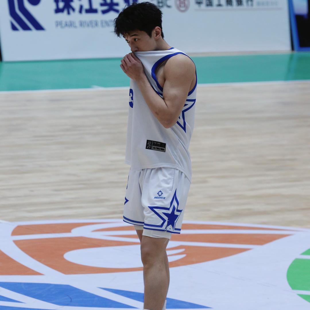 杨溢_