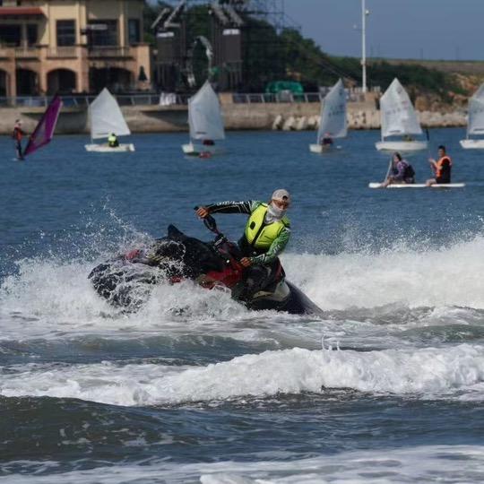 游艇俱乐部聽 聞 °餘 生