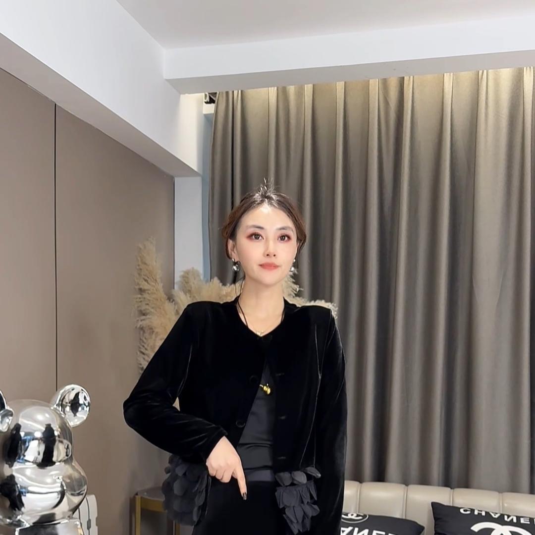 红红时尚服饰工厂店现货号