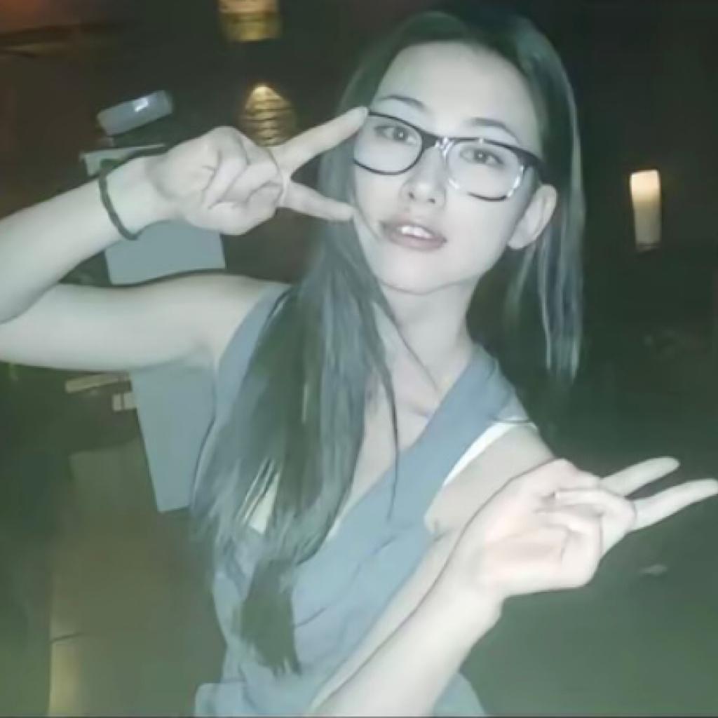 杨艺.
