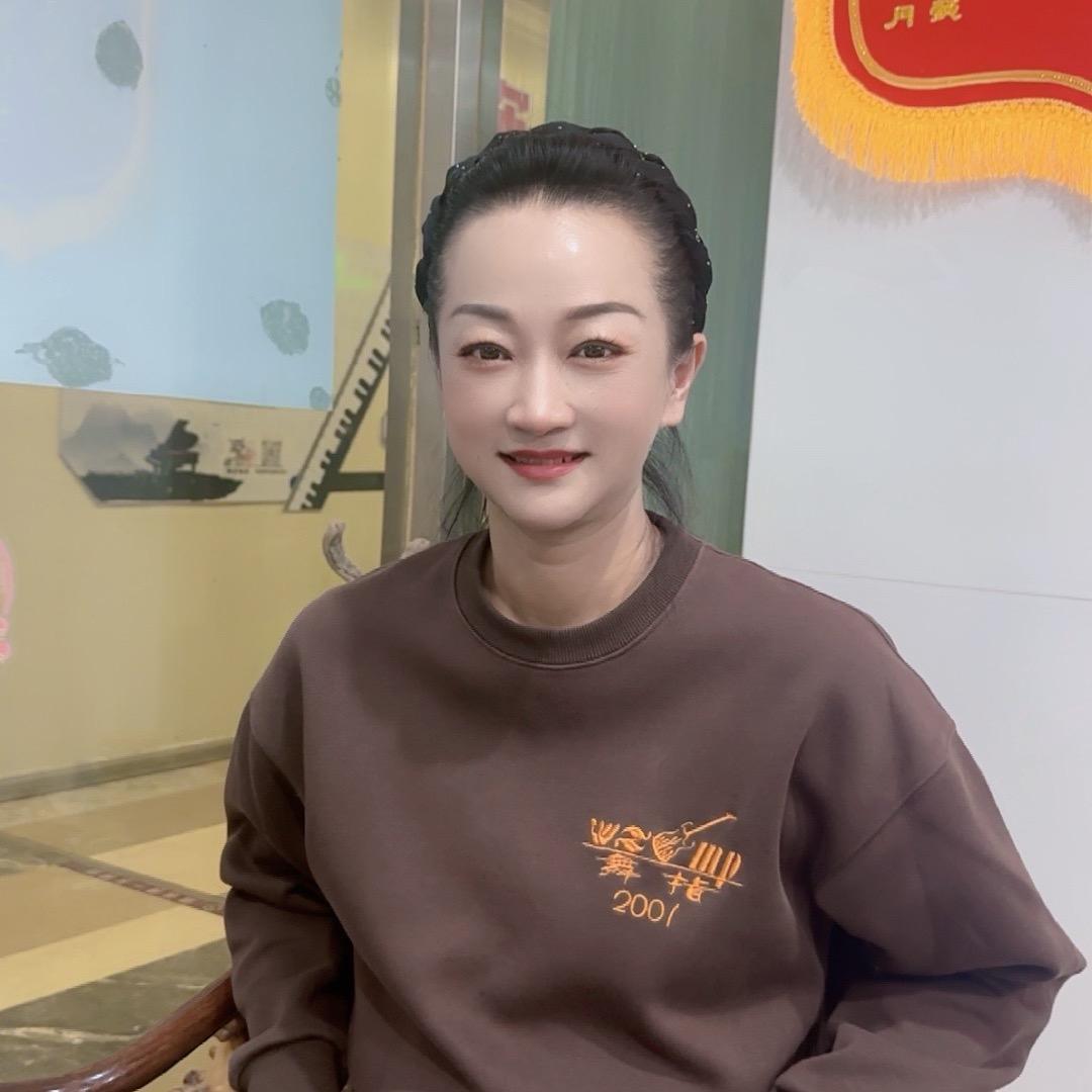 库尔勒舞指艺术校长