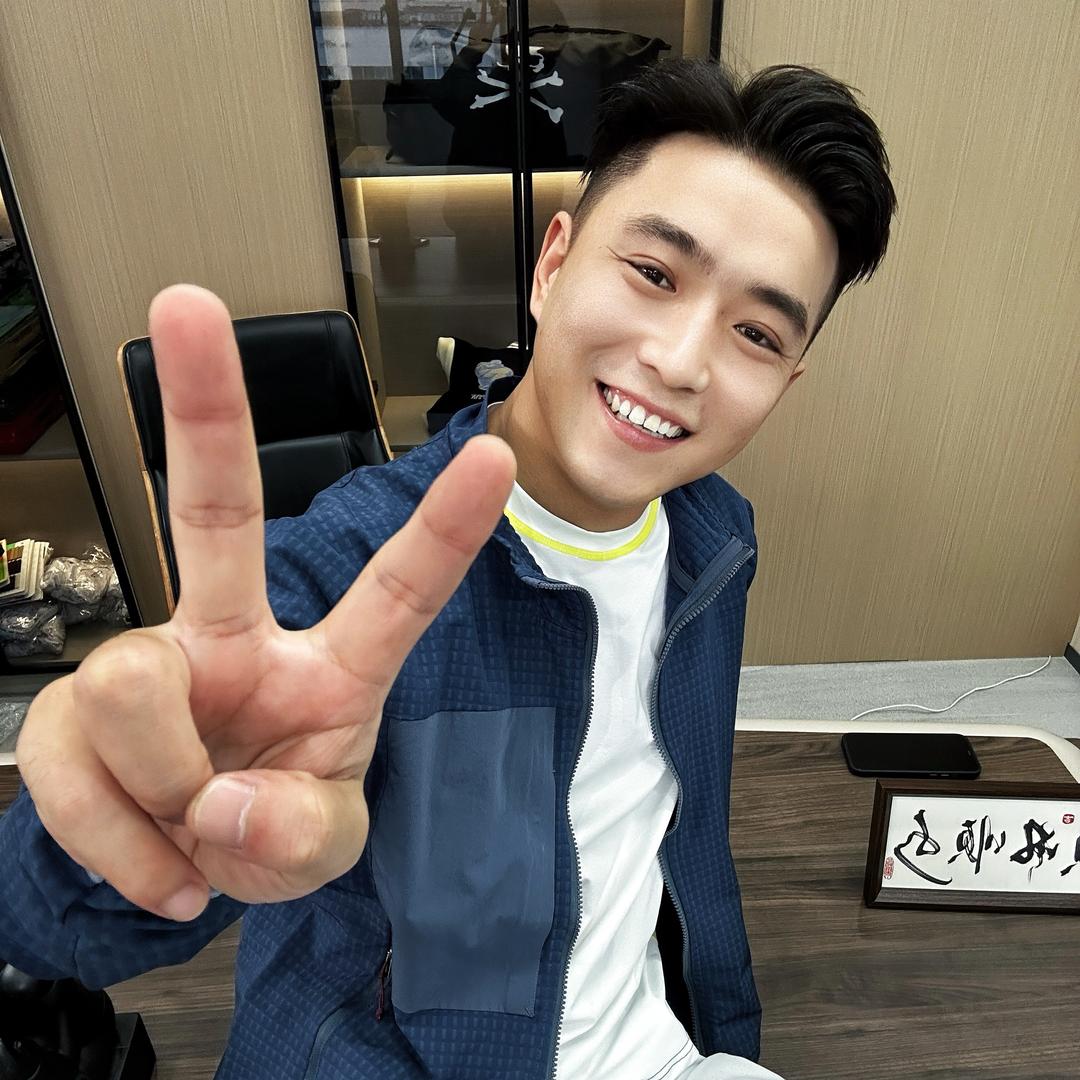 老潘今天穿什么