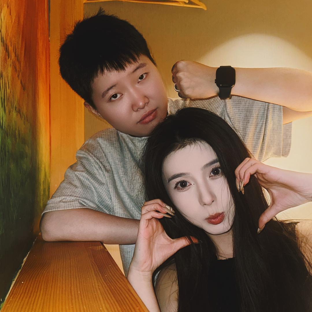 小呲花.