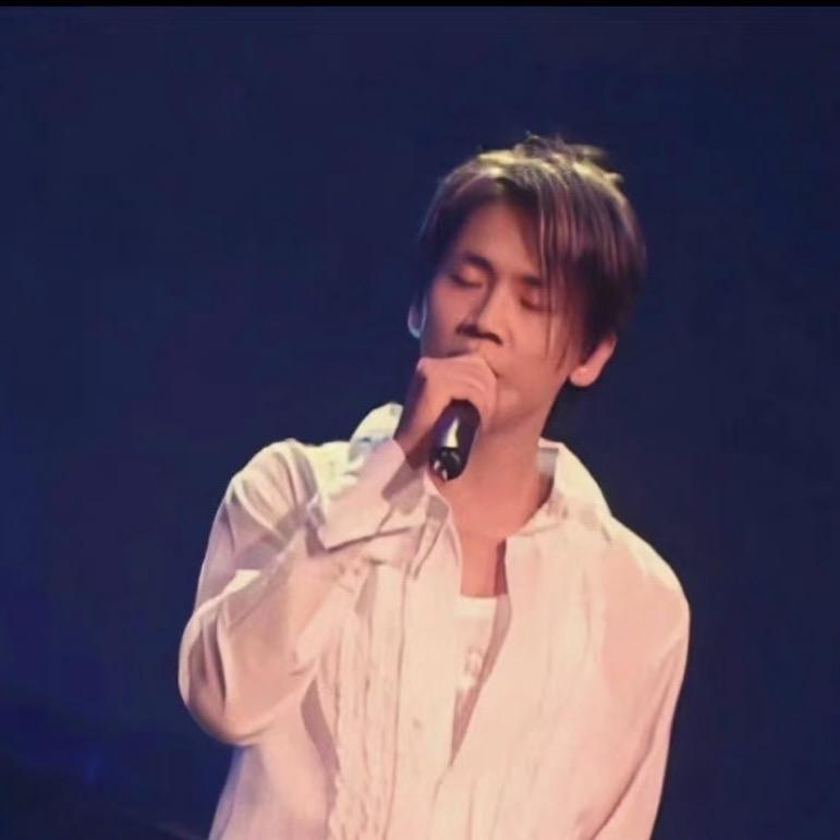 一只会发光的皮卡丘（见过陶喆三次版）