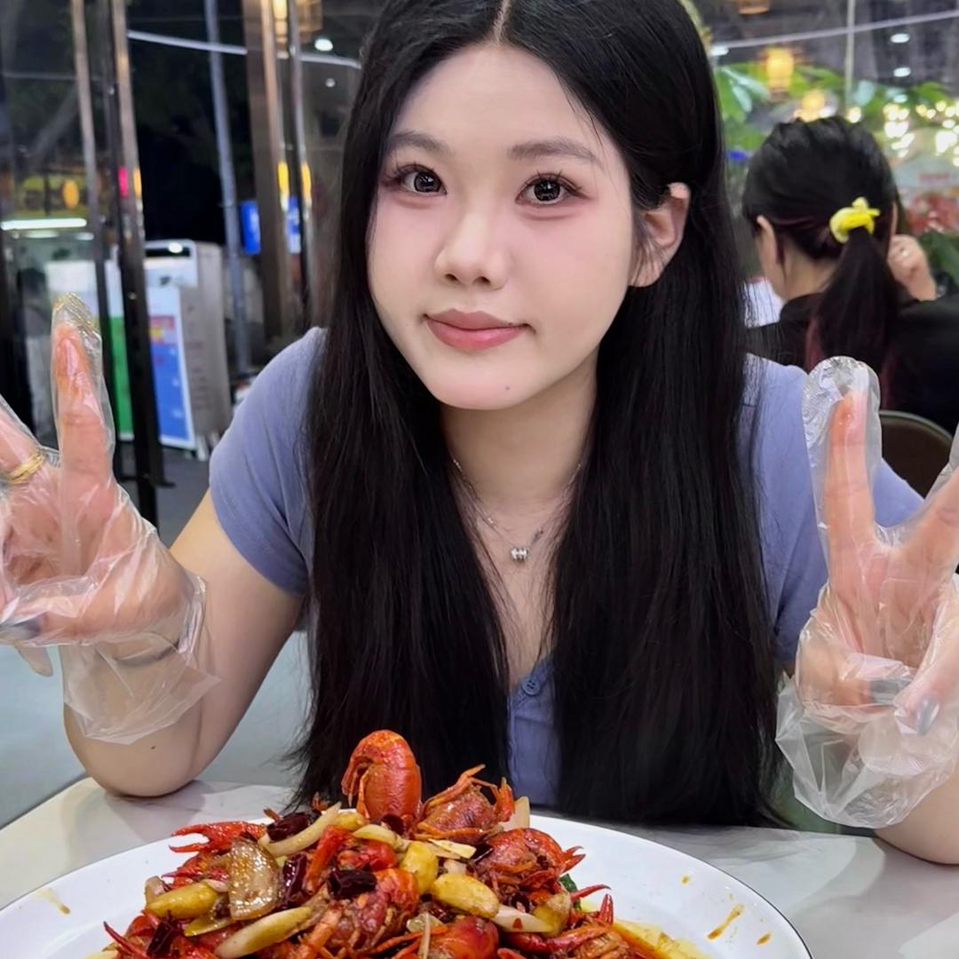 155斤的晴晴子