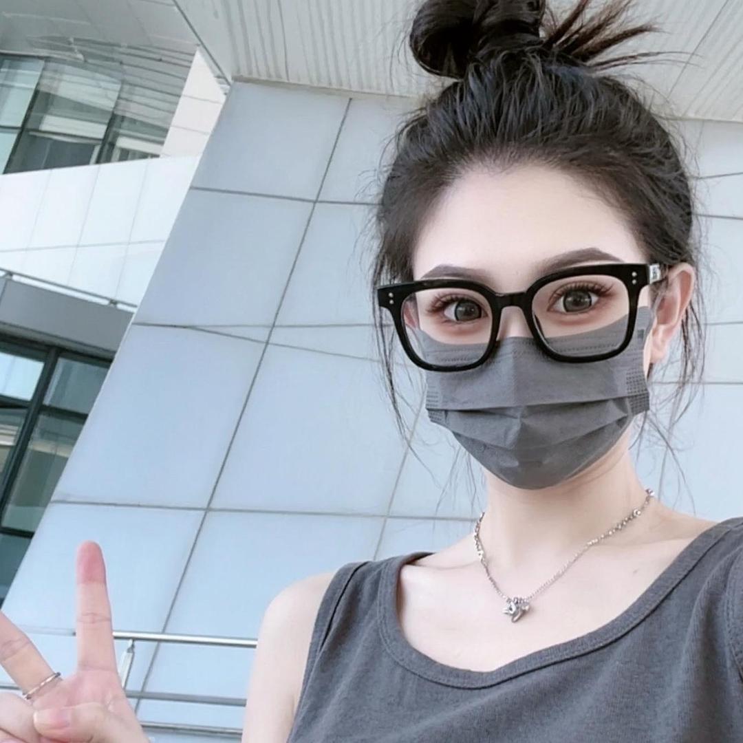 YuE   悦