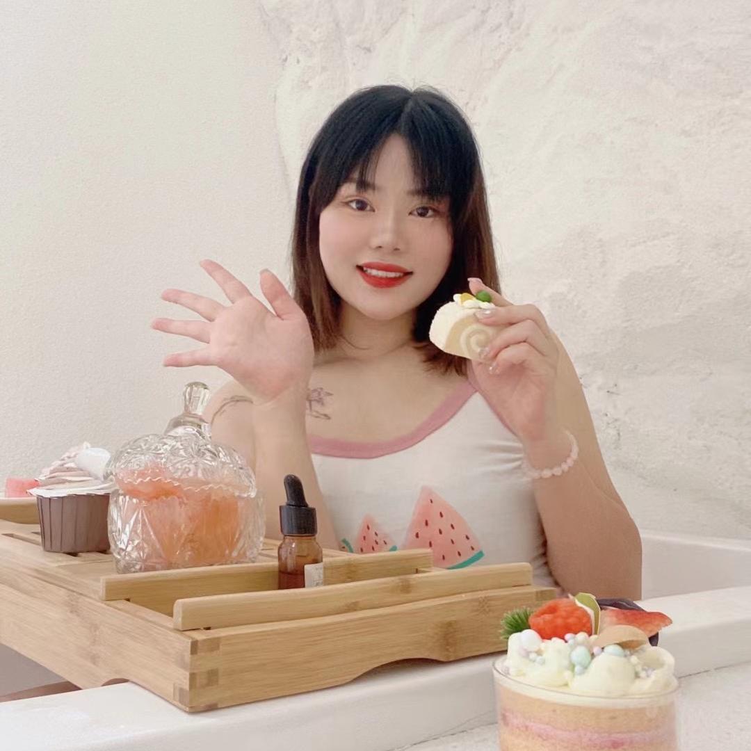 Nancy爱吃玩