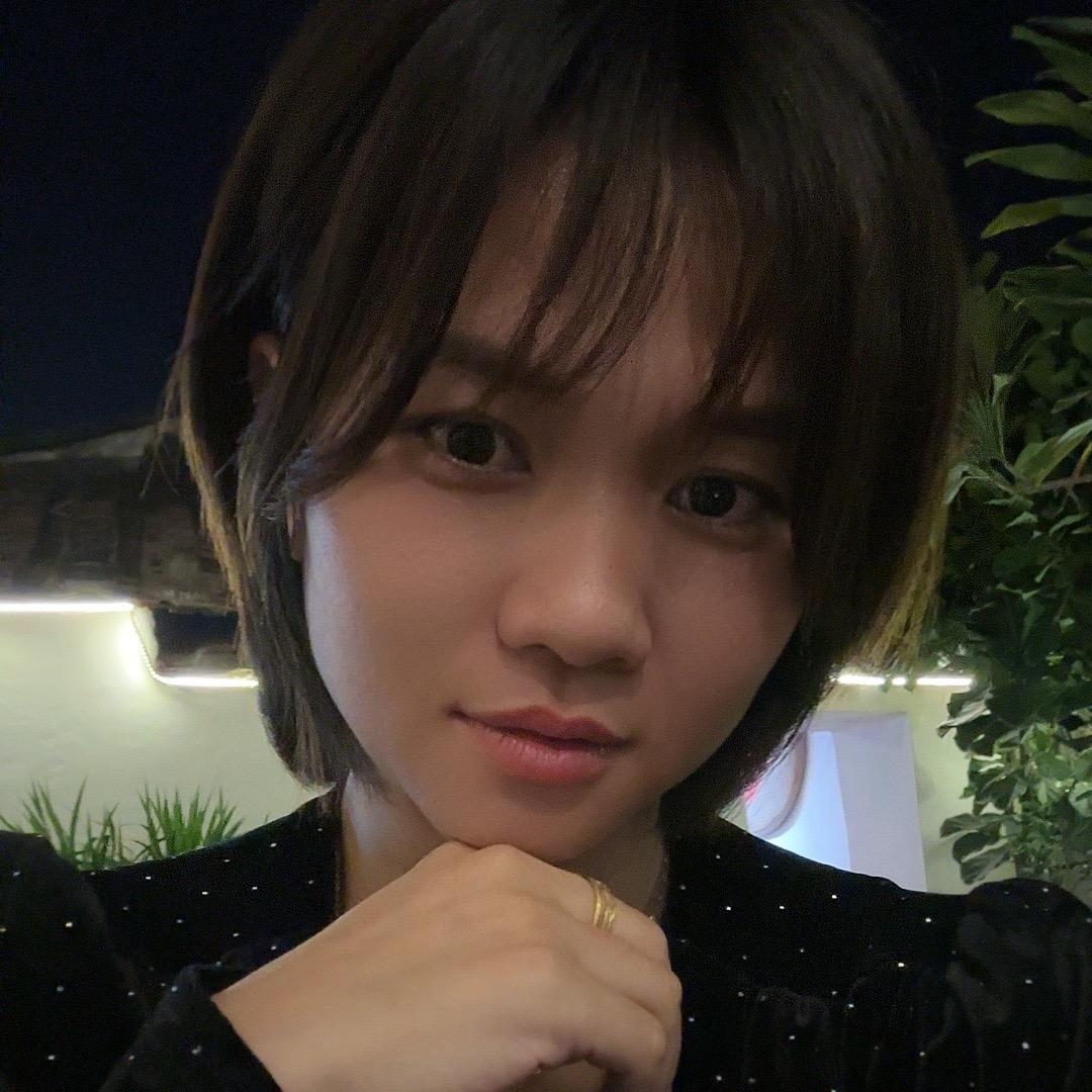 ╰つ程ღ凤 . -。