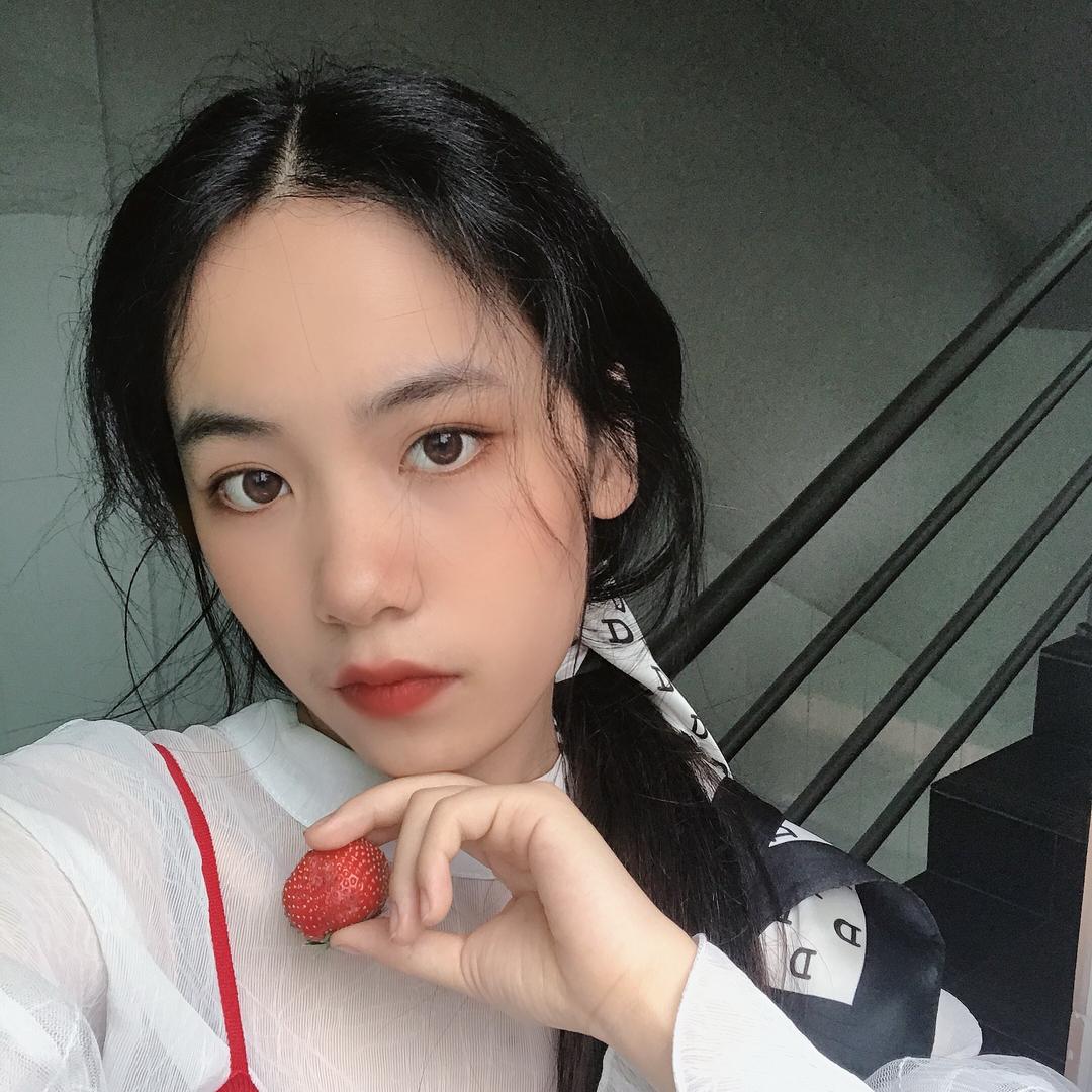 卖水果的小女孩🍇