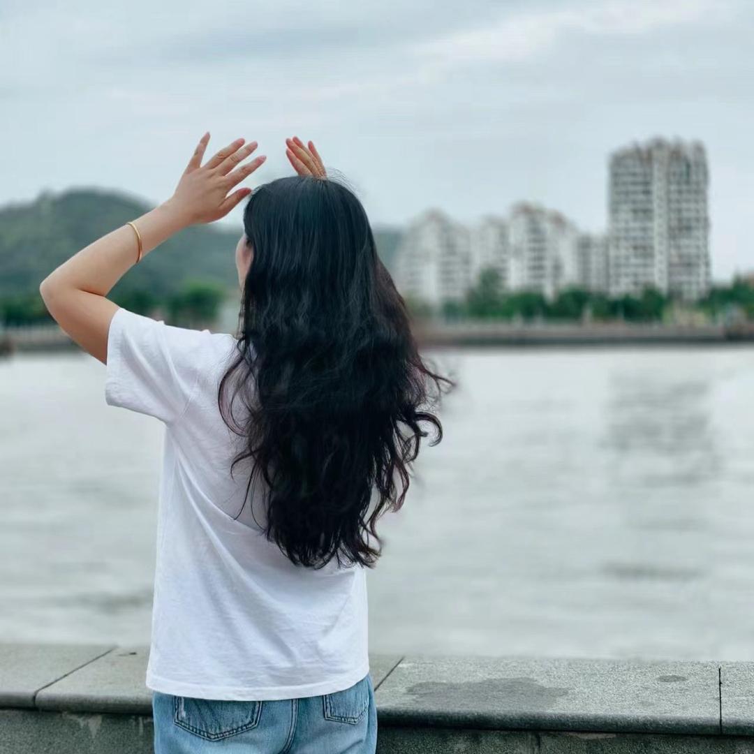 E//B  是朵朵呀