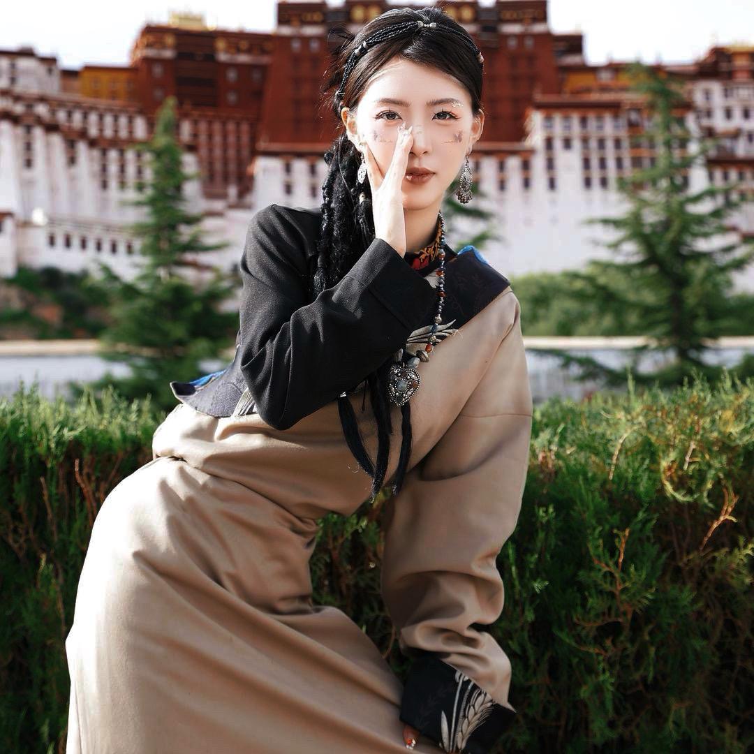 唐卡画师格桑（许彤）接唐卡批发