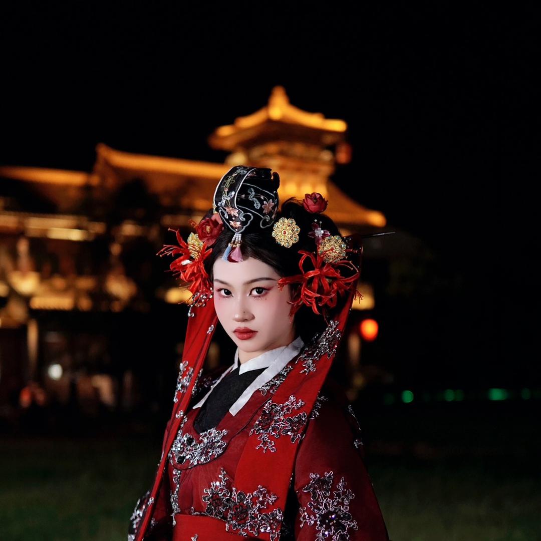 胭脂红化妆师
