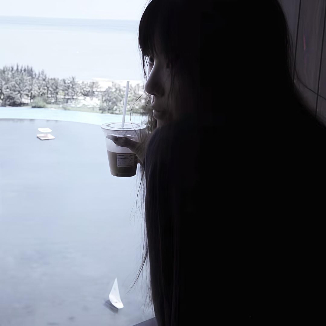 肖晶.