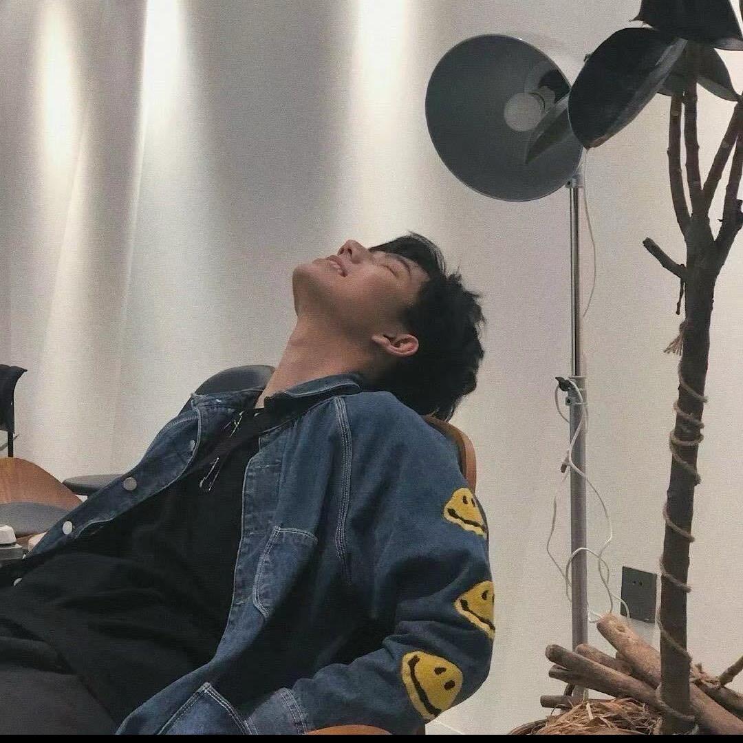 塔罗牌占卜师kim