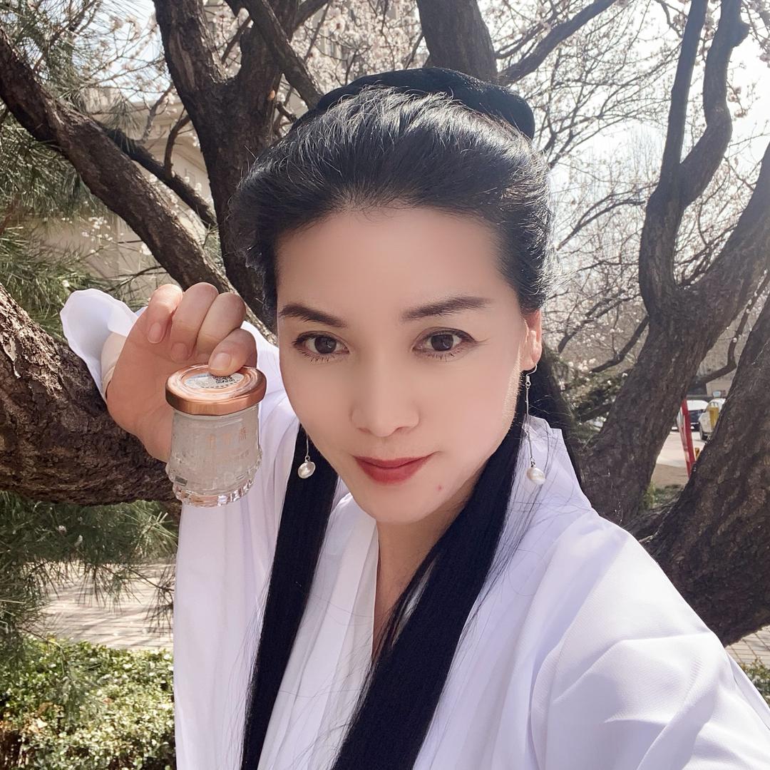 小龙女燕窝一姐