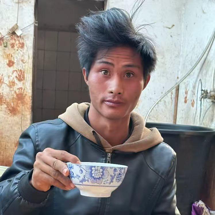 云南拎壶冲🍶（顶酒哥）