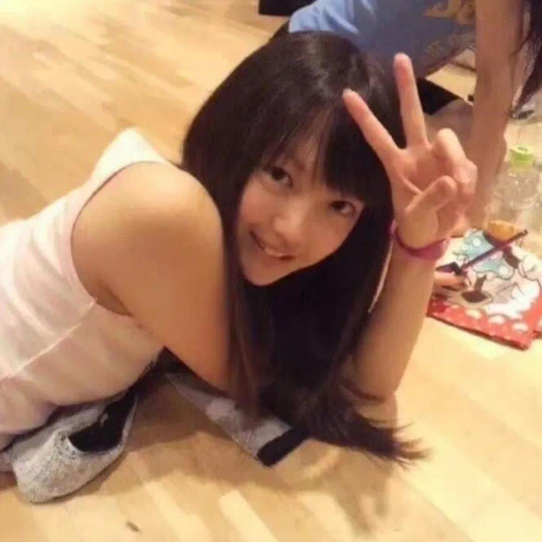 卖萌被肘击