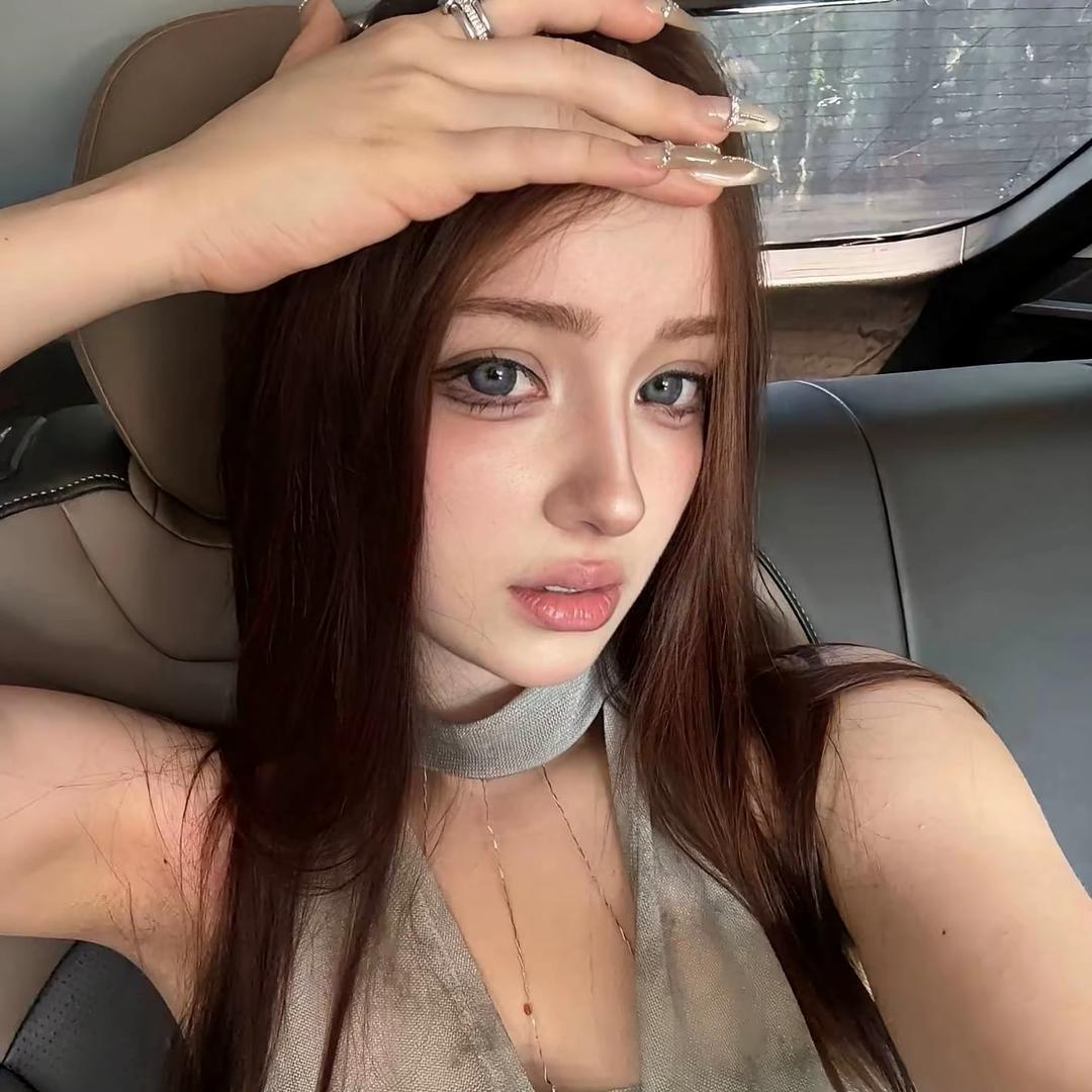 韦 珍 珍.