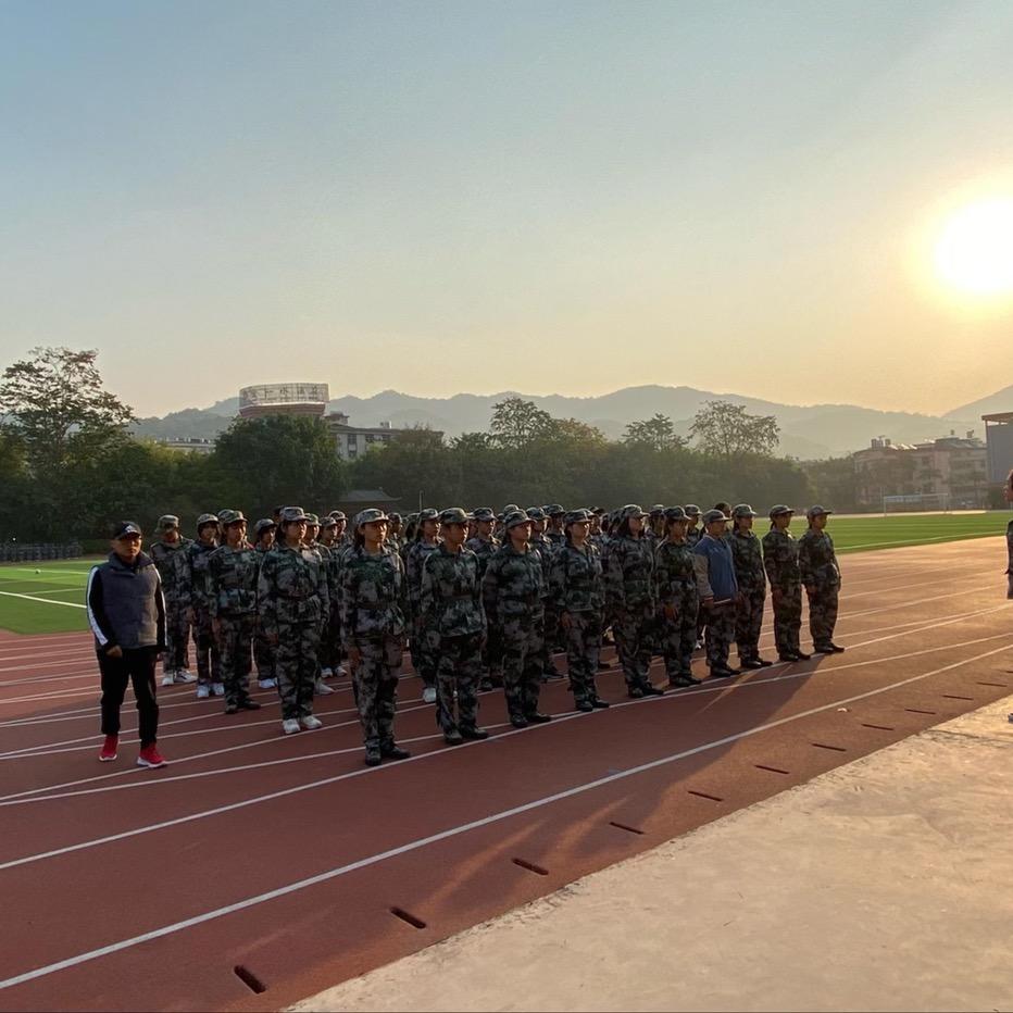 青少年教育基地-腾老师