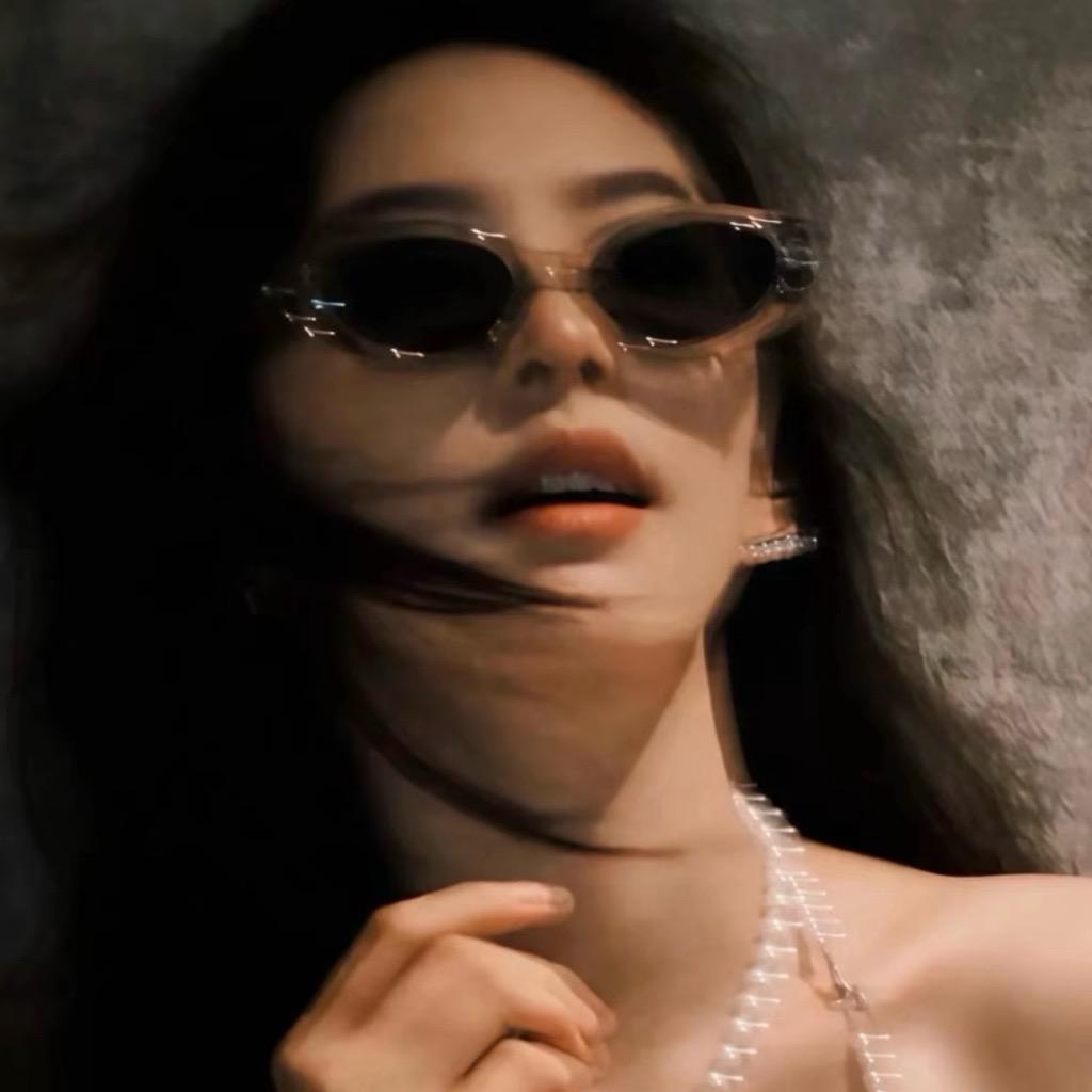 美女也会ᵉᵐᵒ