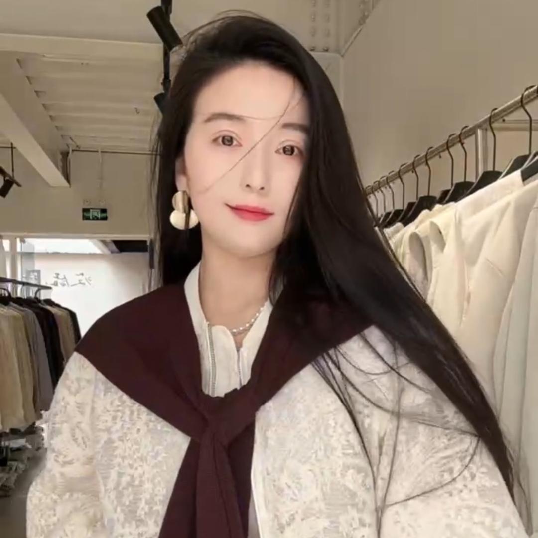 她山女装阿洁