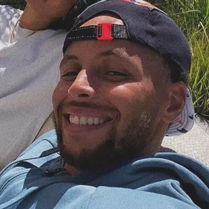 手机给弟弟玩我是我妈