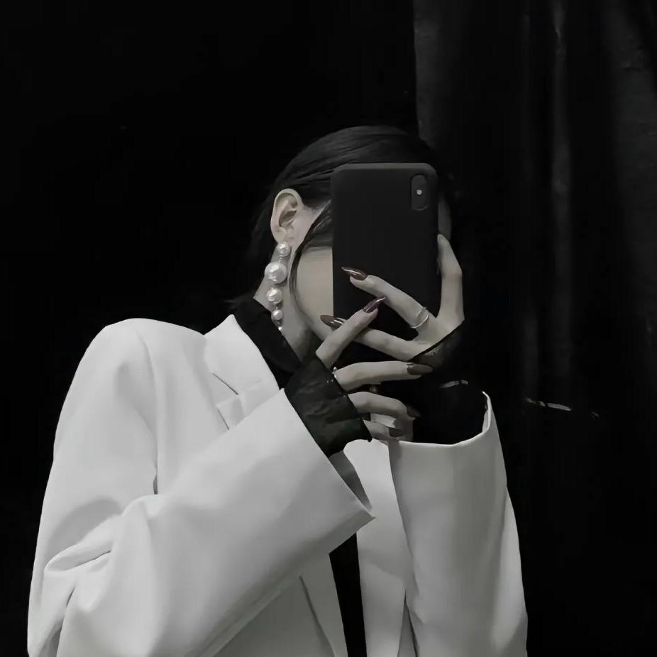 小猫钓完鱼吃鱼