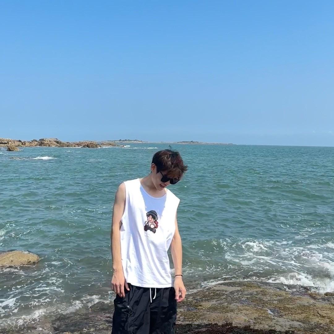 海蓝蓝。