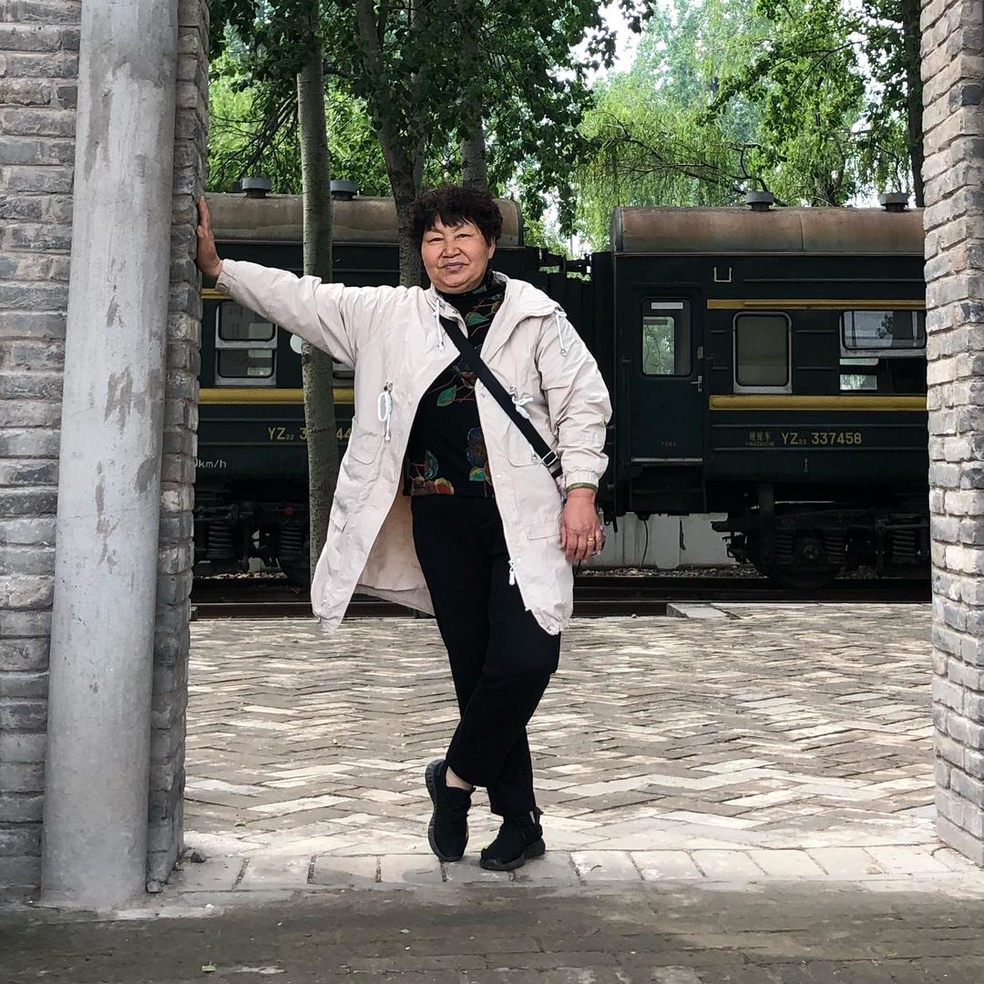 艳压群芳，拒绝聊