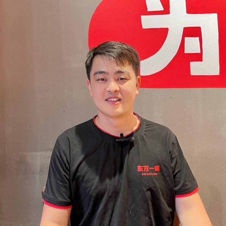 做烧烤的亮哥（东方一串重固店）